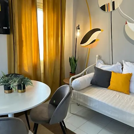 Tower 22 - Centre And Near Train Station Apartment