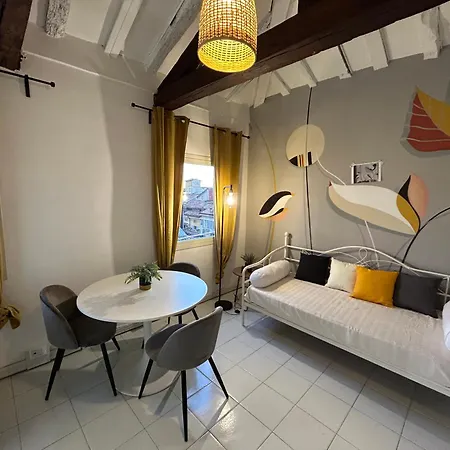 Tower 22 - Centre And Near Train Station Apartment Modena