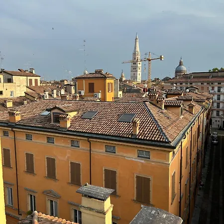 Tower 22 - Centre And Near Train Station Apartment Modena