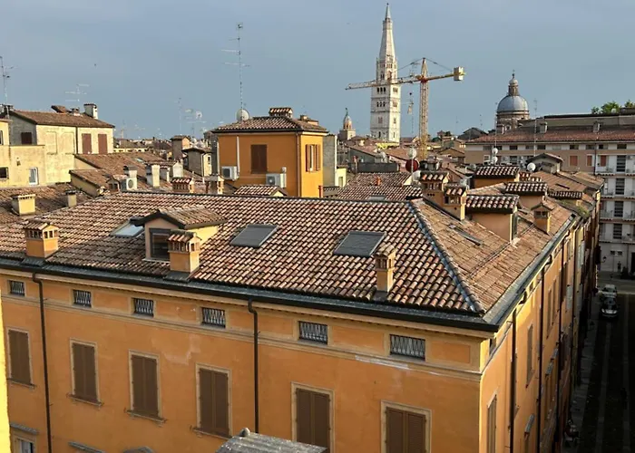 Tower 22 - Centre And Near Train Station Apartament Modena