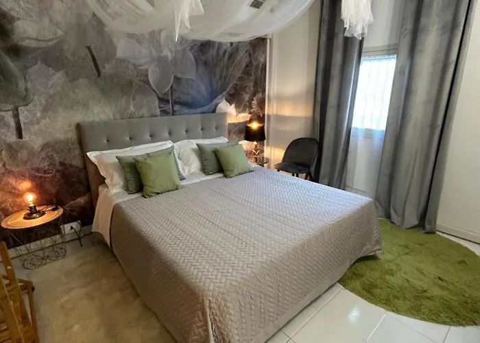 Tower 22 - Centre And Near Train Station Apartament